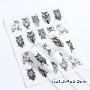 Water transfer nagelstickers met uilmotieven en bladpatronen voor vintage manicurestijl