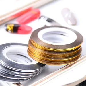 Ruban adhésif métallique pour nail art en or et argent pour des designs d'ongles précis