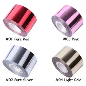 Vista macro de rollos de láminas metálicas para uñas en rojo, plata, rosa y oro claro