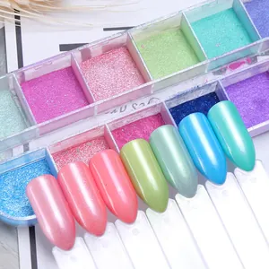 Vue détaillée de la palette de poudre aurora pour ongles et échantillons nacrés