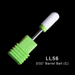 Macro-opname van 3/32 inch keramische nagelboor bit met metalen schacht in groene voet