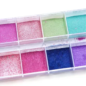 Vue macro d'une palette de 8 paillettes à ongles aurora avec pigments nacrés