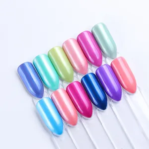 Palette de 12 poudres à ongles nacrées métalliques montrant des effets de couleur aurore