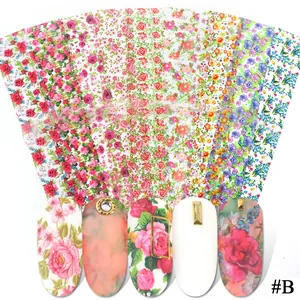 Detalle de láminas de transferencia para uñas con diseños florales de rosas y margaritas
