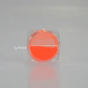 Makro-Detail der 1g-Dose mit neonorangefarbenem fluoreszierendem Nagelflitterpuder