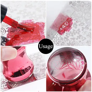 Macro-opname van rozenpatroon overdracht met transparante siliconen nail art stempel