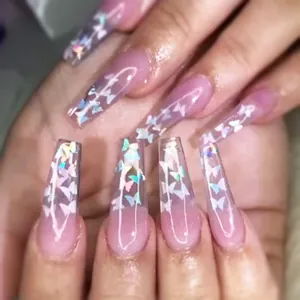 Faux ongles cercueil longs avec dégradé rose et paillettes papillon holographiques
