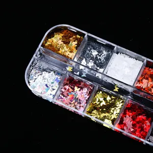 Vista macro de kit nail art de 12 rejillas con lentejuelas de mariposa láser y brillos metal