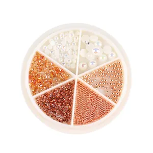 Roue à 6 compartiments de décorations nail art variées avec perles, billes d'acier et strass