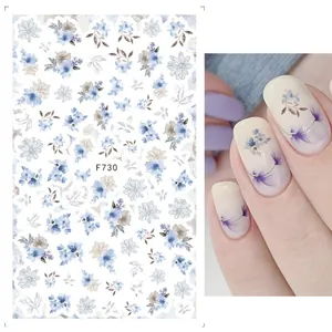 Adesivi per unghie in stile giapponese con motivi floreali blu e viola e foglie