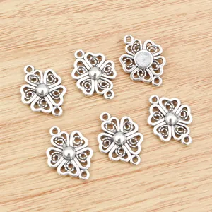 Set mit sechs Kleeblatt-Anhängern aus Altsilber mit zwei Ösen für DIY-Schmuck