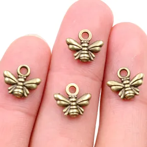 Kleine Bienen-Anhänger aus Bronze-Legierung für DIY-Schmuck, Insekten-Anhänger auf dem Finger
