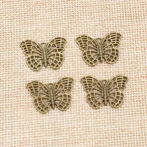 Antike Schmetterling-Anhänger aus Bronze mit filigranem Design für DIY-Schmuck