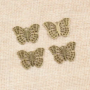 Vintage Bronze Schmetterling Anhänger mit filigranen Details für DIY Schmuckherstellung
