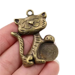 Vintage bronze alloy lucky cat pendant with yarn ball for DIY necklace jewelry making