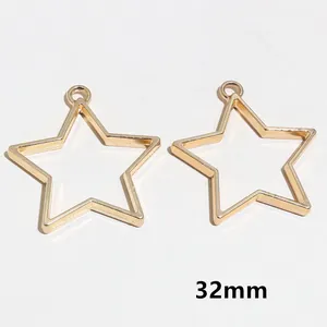 Détail du pendentif étoile dorée 32mm pour bijoux DIY et accessoires en résine