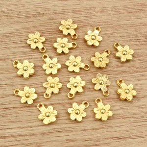 Colgantes de flores de seis pétalos dorados en aleación para joyería artesanal