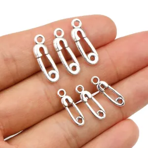 Six pendentifs épingles de sûreté en alliage argenté tenus en main pour bijoux DIY