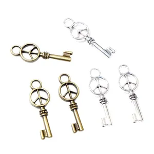 Vintage legering sleutelhangers met vredesteken in brons en zilveren afwerkingen