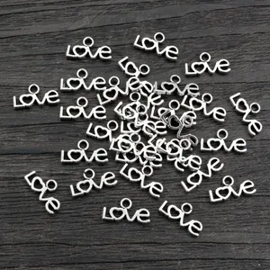 Silberne LOVE Anhänger aus Legierung mit Herzform für DIY Schmuckherstellung