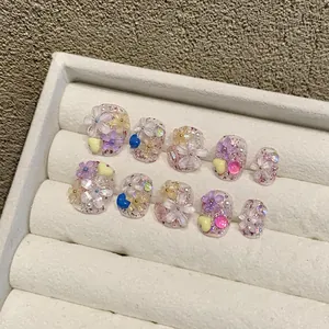 Uñas Postizas a Presión Hechas a Mano Flores 3D Blanco Crema Rosa Púrpura Cortas Redondas Con Corazón Perla Strass Para Mujer