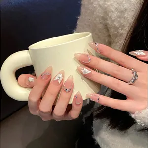Unghie Finte Fatte a Mano Farfalla Mandorla Lunga Stiletto Strass Perla Decorativo Lusso Nude Rosa Elegante Manicure Punte Unghie