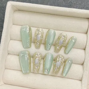 Faux Ongles à Presser de Luxe Faits Main Vert Œil de Chat Or Relief 3D Strass Perle Cercueil Accessoires Pour Femmes