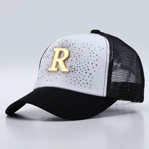 Berretto da baseball in rete con emblema R in strass e retro traspirante di moda