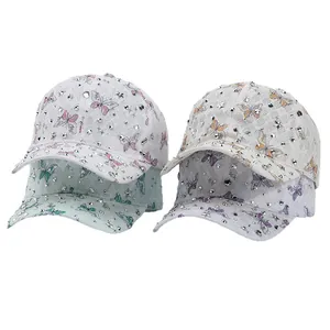 Casquette en dentelle avec motif papillon et strass disponible en quatre couleurs
