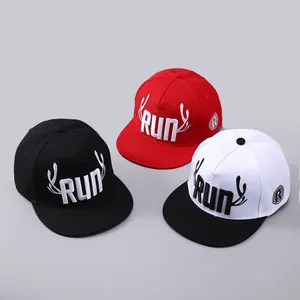 Détails de la broderie 3D RUN et bois sur les casquettes de baseball à visière plate hip-hop