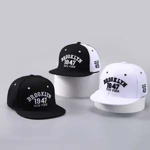 Gros plan de casquettes snapback hip-hop avec broderie 3D Brooklyn et numéro 49