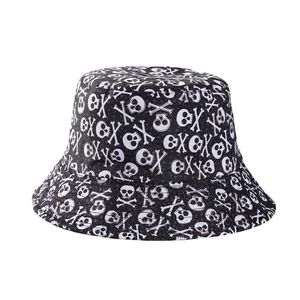 Wendbarer Fischerhut mit weißem Totenkopf-Print auf schwarzem Baumwollgewebe