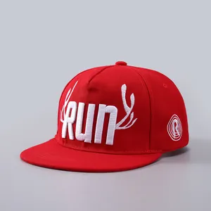 Casquette hip-hop rouge à visière plate avec broderie 3D RUN et motif de bois de cerf