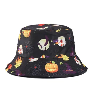 Gorro de pescador de Halloween con estampados de calabazas y calaveras en fondo negro