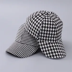 Cappellini da baseball pied de poule stile giapponese in tessuto strutturato bianco e nero