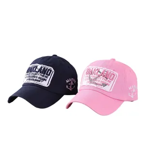 Retro-Baseballkappen in Marineblau und Rosa mit OAKLAND-Stickerei und Ankermotiv