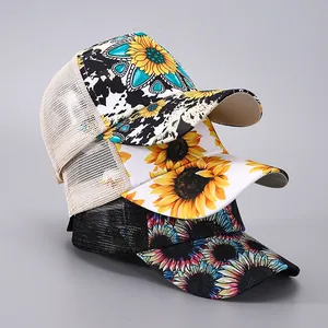 Drei Mesh-Baseballkappen mit Sonnenblumen-, Kuhprint- und Türkismustern für Damen