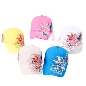 Damen-Baseballkappen mit bunten Schmetterlingsstickereien und floralen Rankenmustern