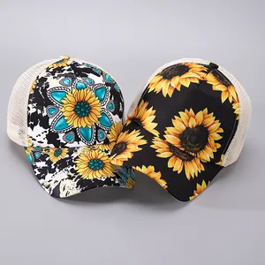 Details von Baseballkappen mit Sonnenblumenmuster und atmungsaktivem Mesh-Einsatz