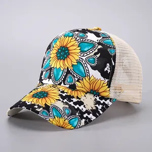 Atmungsaktive Mesh-Pferdeschwanz-Kappe mit Sonnenblumen- und Kuhmuster auf der Front