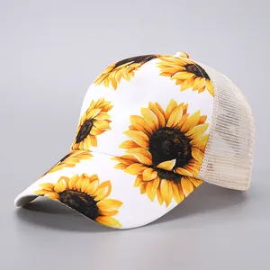 Detailansicht der Mesh-Baseballcap mit Sonnenblumenmuster und atmungsaktivem Netzteil