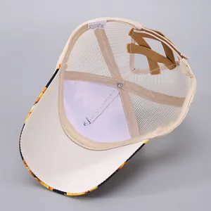 Innendetails der Sommer-Mesh-Baseballkappe mit elastischer Pferdeschwanzöffnung