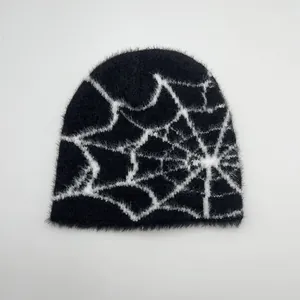 Bonnet en maille duveteuse noire avec motif jacquard toile d'araignée blanche tendance