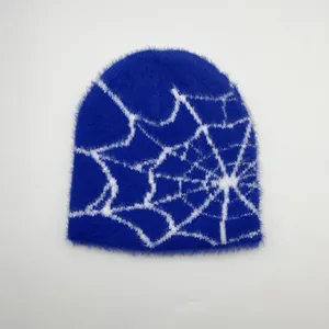 Bonnet bleu en tricot avec motif toile d'araignée blanche en textile doux et poilu