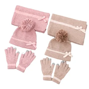 Winter gebreide set met pompon muts, sjaal en touchscreen handschoenen in roze en kaki