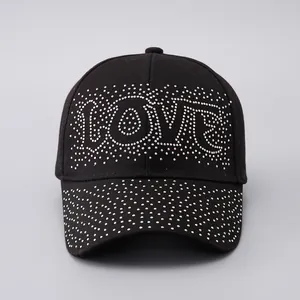Berretto da baseball in cotone nero con strass LOVE e visiera curva scintillante