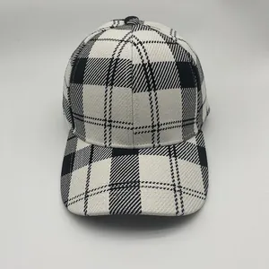 Cappello da baseball a scacchi bianchi e neri stile British con visiera curva unisex