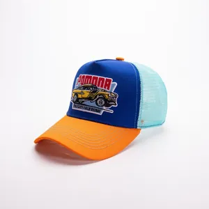 Dettaglio del cappellino trucker vintage con ricamo Pomona Raceway e aquila
