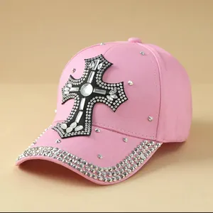 Casquette de baseball en coton rose avec croix en strass et rivets pour femmes