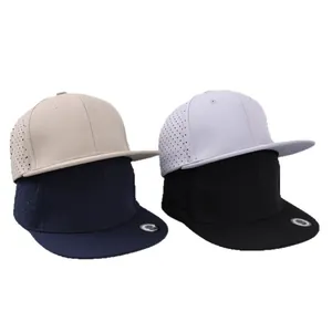 Berretto hip-hop con visiera piatta in quattro colori e fori di ventilazione laser